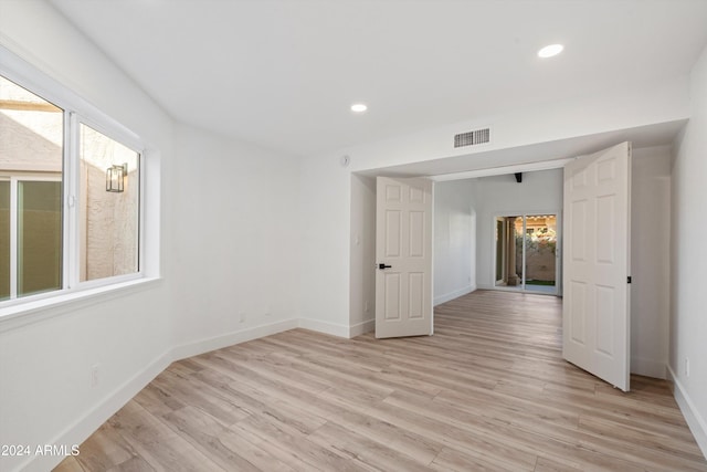 unfurnished room with light hardwood / wood-style flooring