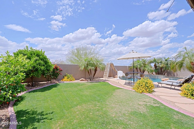 view of yard featuring a patio area