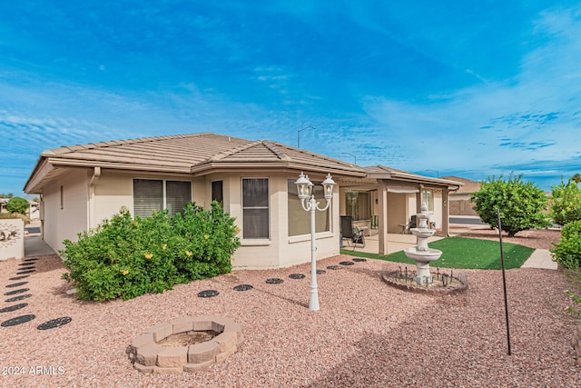 view of front of property featuring a patio area