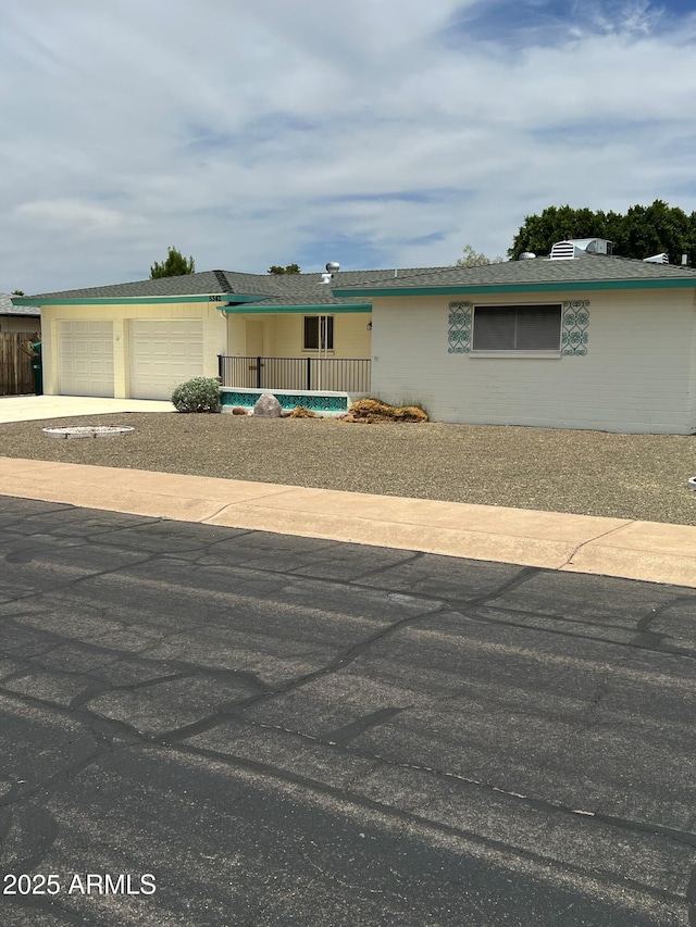 5342 E Des Moines St, Mesa, AZ 85205 - ranch-style house featuring a garage and driveway