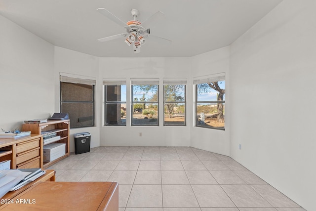 sunroom / solarium featuring ceiling fan