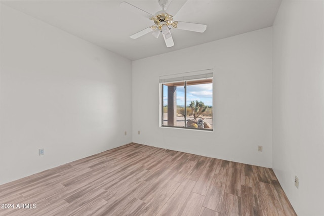 empty room featuring light wood-type flooring and ceiling fan