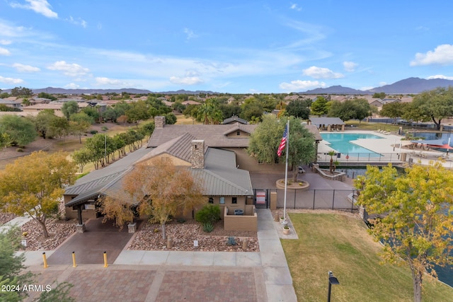 birds eye view of property featuring a mountain view