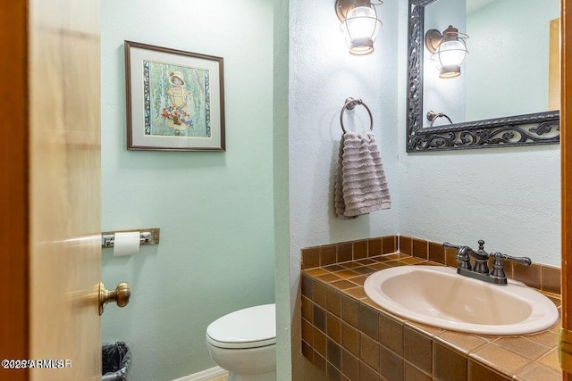 4893 W Big Pine Dr, Lakeside, AZ 85929 - half bath with toilet and vanity