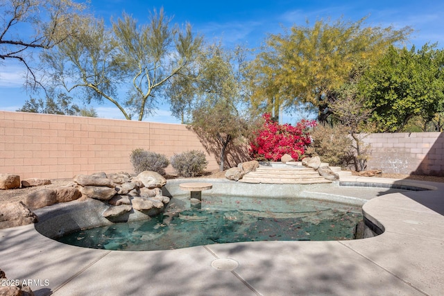 view of swimming pool