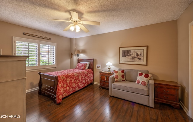 bedroom featuring dark wood-type flooring, ceiling fan, and a textured ceiling