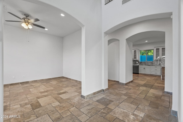 empty room featuring sink and ceiling fan