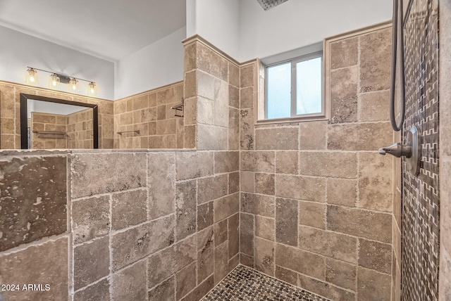 bathroom featuring tiled shower