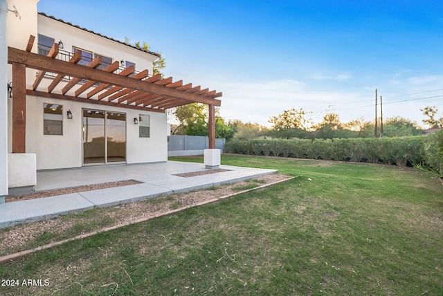 view of yard with a patio and a pergola