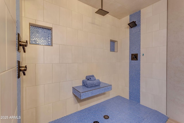 bathroom featuring tiled shower