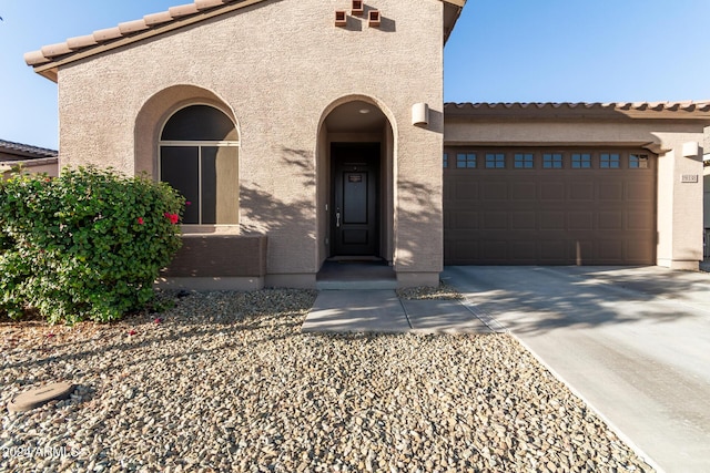 view of front facade with a garage