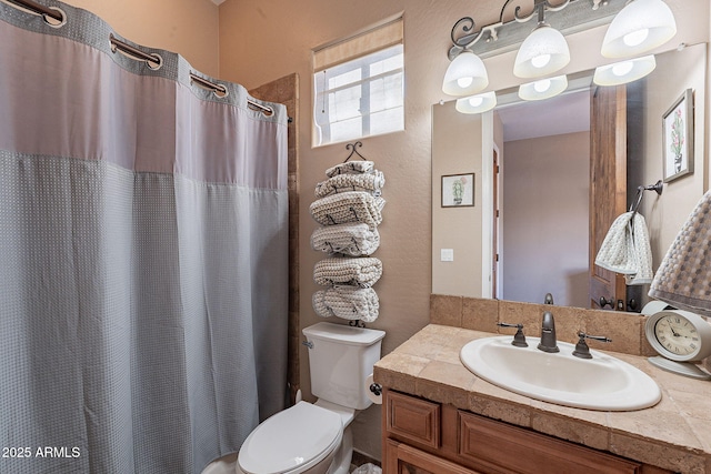 bathroom with a shower with shower curtain, vanity, and toilet