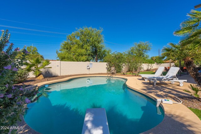 2818 N Yucca St, Chandler, AZ 85224 - view of swimming pool featuring a fenced backyard, a fenced in pool, a patio area, and a diving board