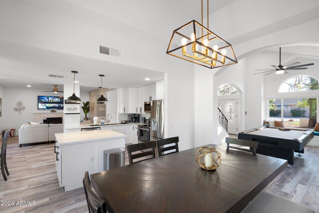 2818 N Yucca St, Chandler, AZ 85224 - dining area featuring light wood-type flooring, visible vents, arched walkways, and ceiling fan