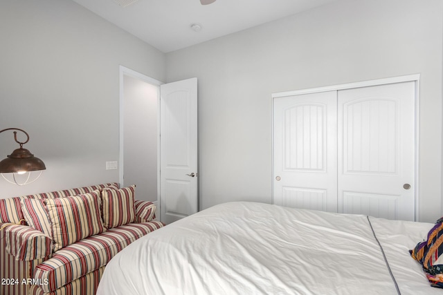 bedroom with a closet and a ceiling fan