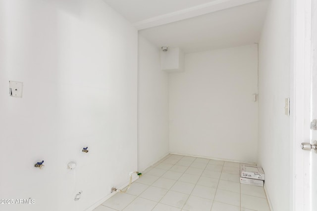 3042 N 87th Ave, Phoenix, AZ 85037 - unfurnished room with light tile patterned floors