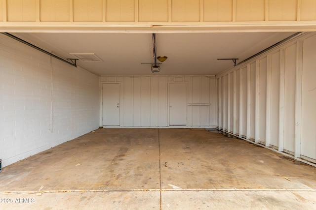 3042 N 87th Ave, Phoenix, AZ 85037 - view of garage