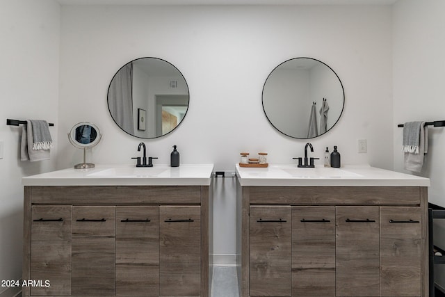 7113 E Mcdonald Dr, Paradise Valley, AZ 85253 - bathroom featuring vanity