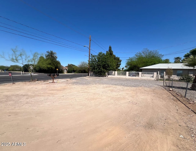 751 E Southern Ave, Phoenix, AZ 85040 - view of yard with fence