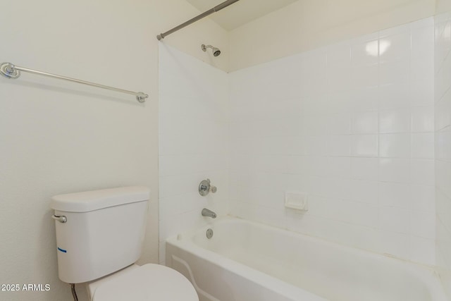1825 W Ray Rd Unit 1070, Chandler, AZ 85224 - bathroom with toilet and washtub / shower combination