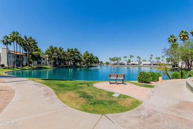 1825 W Ray Rd Unit 1070, Chandler, AZ 85224 - surrounding community with a lawn and a water view