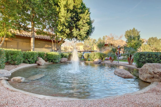 1825 W Ray Rd Unit 1070, Chandler, AZ 85224 - surrounding community with a small pond