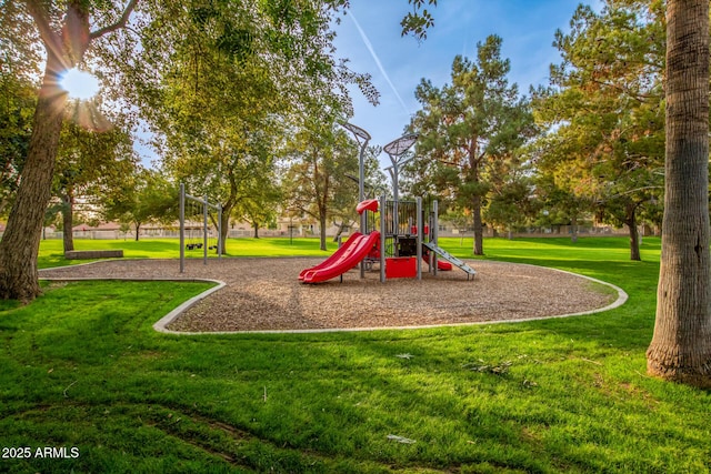 1825 W Ray Rd Unit 1070, Chandler, AZ 85224 - community playground with a lawn