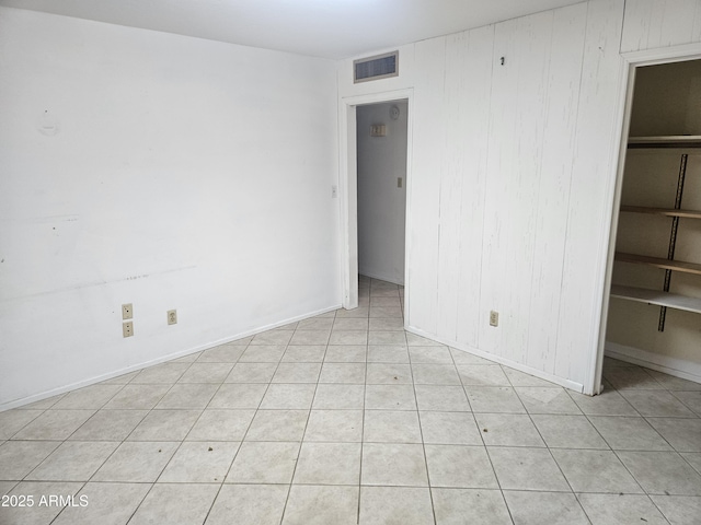 unfurnished room featuring visible vents and baseboards