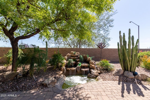 view of yard featuring a patio area