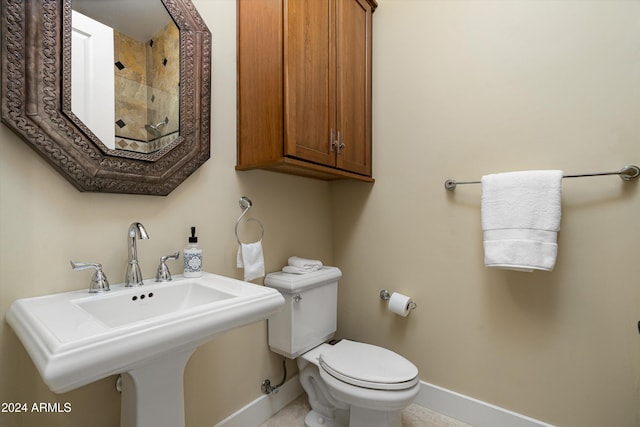 bathroom featuring toilet and sink