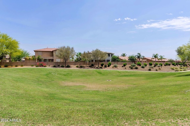 view of property's community featuring a lawn