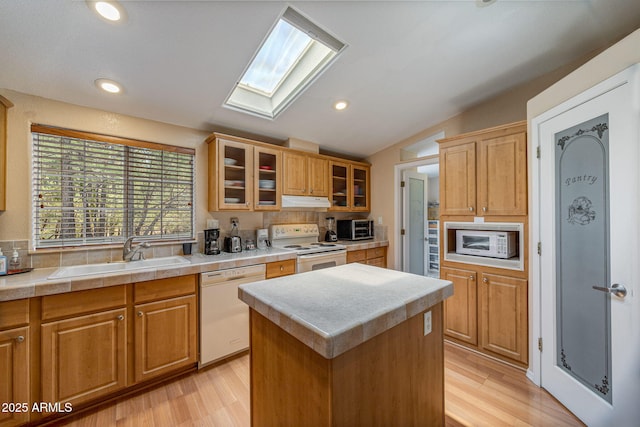 2041 W Hacienda Way, Show Low, AZ 85901 - kitchen featuring white appliances, a sink, vaulted ceiling, a skylight, and under cabinet range hood