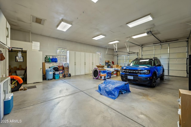 2041 W Hacienda Way, Show Low, AZ 85901 - garage featuring a garage door opener