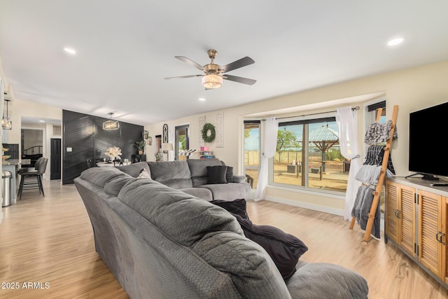 living room featuring light wood finished floors, recessed lighting, baseboards, and ceiling fan