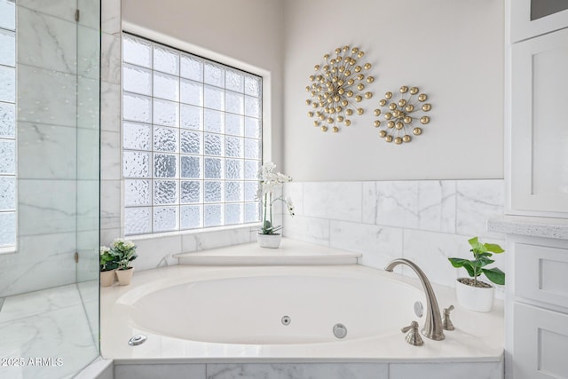 21474 N 56th Ave, Glendale, AZ 85308 - full bathroom featuring a garden tub
