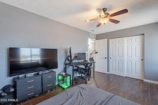 215 S 132nd St, Chandler, AZ 85225 - bedroom with a textured ceiling, dark wood-style flooring, a ceiling fan, and a closet