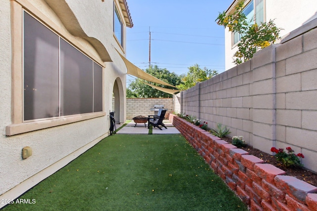 6641 N Desert Shadow Ln, Phoenix, AZ 85014 - view of yard with a patio and an outdoor fire pit