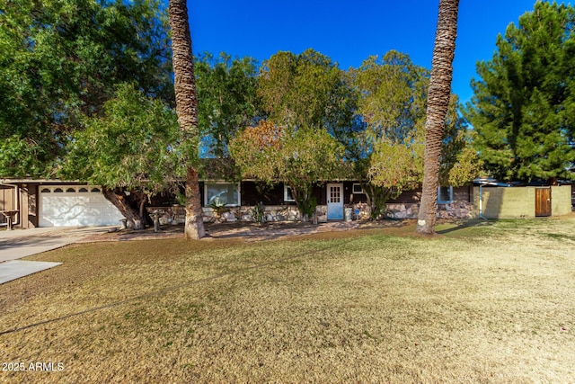 view of front of house featuring a garage and a front lawn