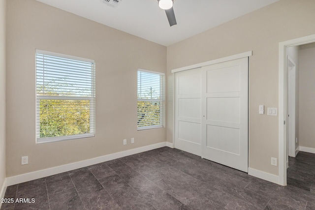 unfurnished bedroom featuring ceiling fan and a closet