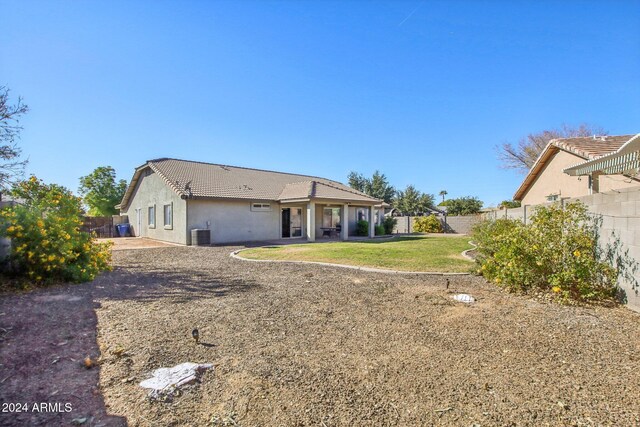 exterior space featuring a front yard