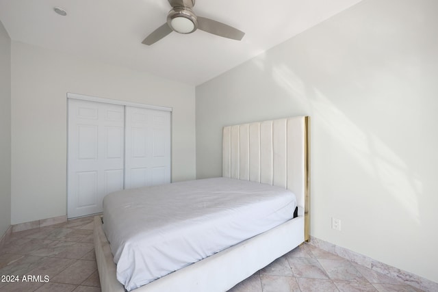 bedroom featuring ceiling fan and a closet