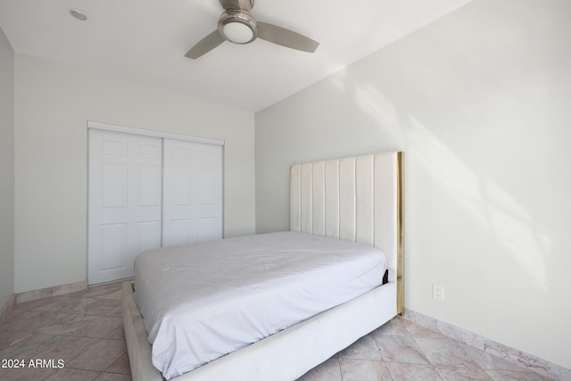 bedroom featuring a closet, baseboards, and a ceiling fan