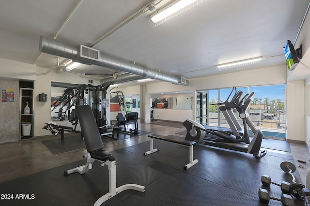 workout area featuring visible vents and baseboards