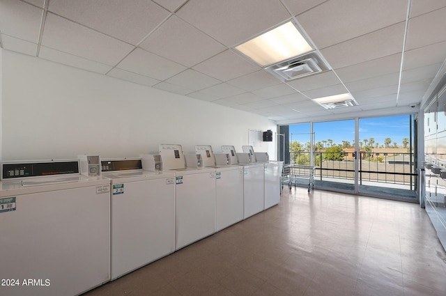 common laundry area featuring visible vents and independent washer and dryer