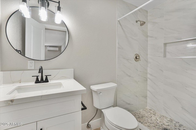 3846 W Cavalier Dr, Phoenix, AZ 85019 - bathroom with tiled shower, vanity, and toilet