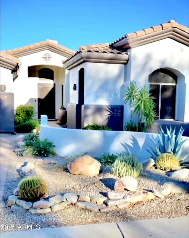 14253 N Honeysuckle Dr N, Fountain Hills, AZ 85268 - view of front of home with a tiled roof and stucco siding