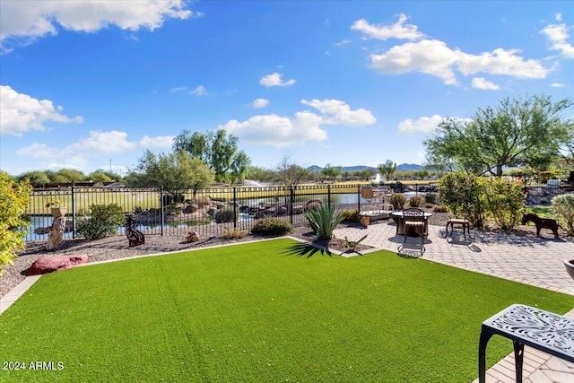 view of yard featuring a patio