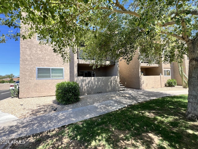 view of front of property with a balcony