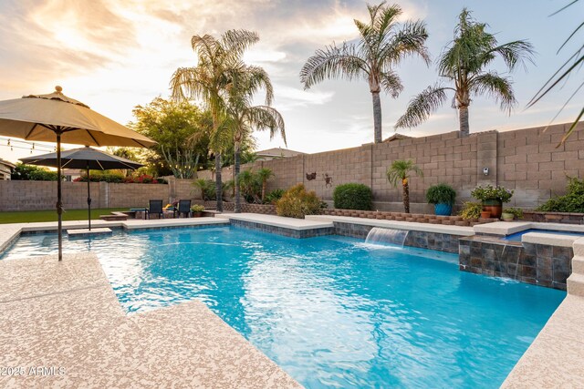 4422 E Spur Dr, Cave Creek, AZ 85331 - view of pool with a jacuzzi, a fenced backyard, and a patio area