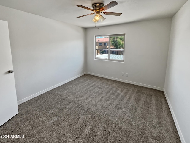 carpeted empty room featuring ceiling fan